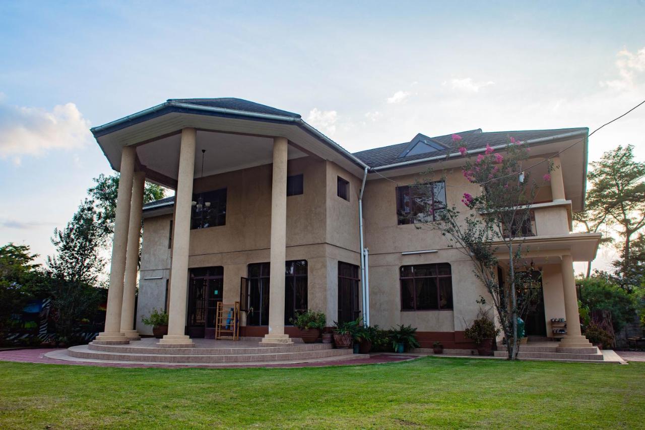 White House Of Tanzania Vandrarhem Arusha Exteriör bild